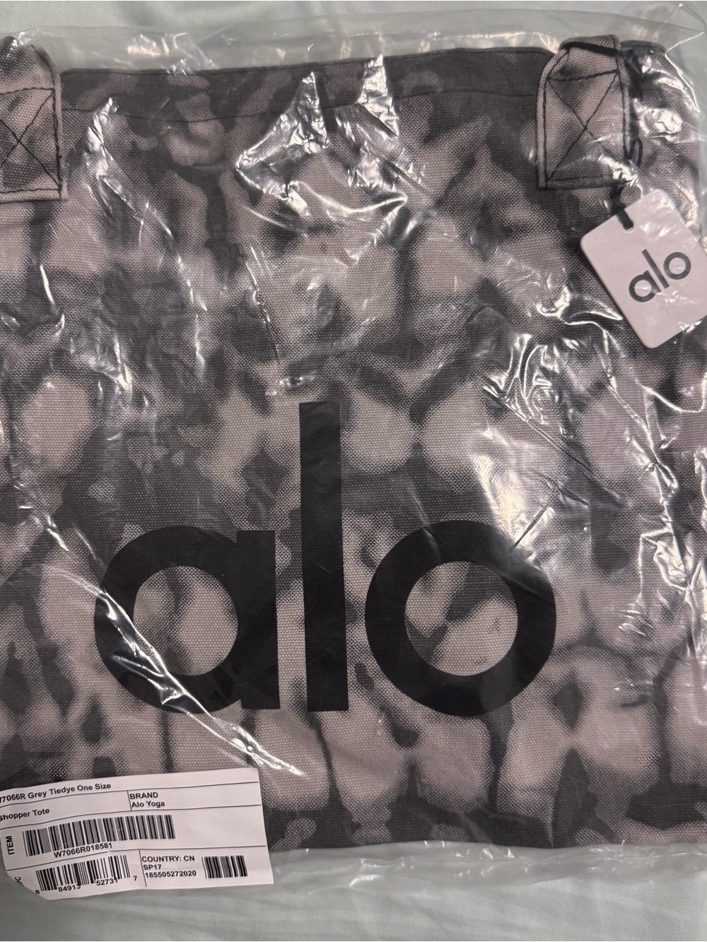 Alo Tie-Dye Tote Bag - Picture 3 of 3